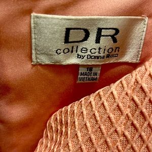 Pretty pink dress that falls right below the knees